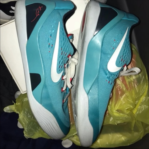 Kobe Sneakers - Picture 3 of 4